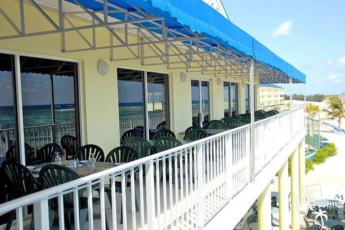 Kajmán-szigetek, The Reef Resort****