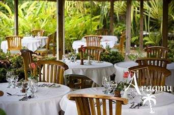 St. Vincent & Grenadine, Young Private Island****+